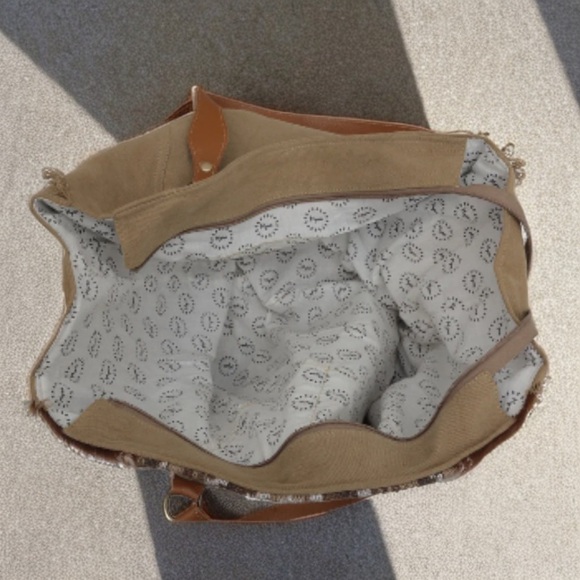 🍂New Tribal Myra Bag Cowhide Canvas Rug Leather Weekender Travel XL Tote Western - Picture 5 of 6
